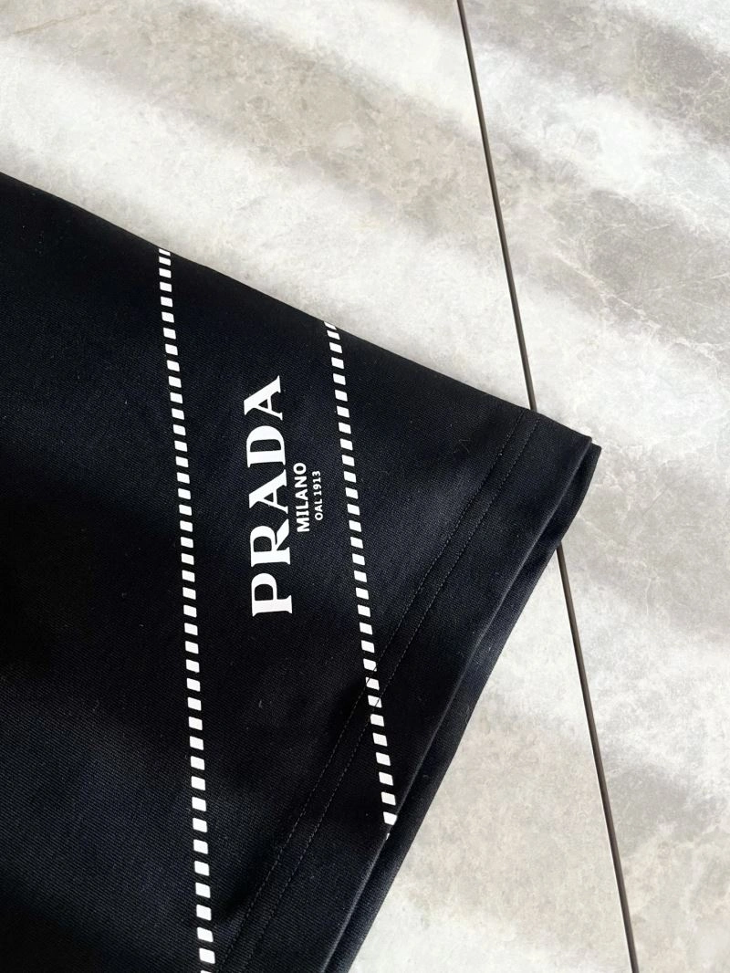 Effortless Prada T-Shirts 168647