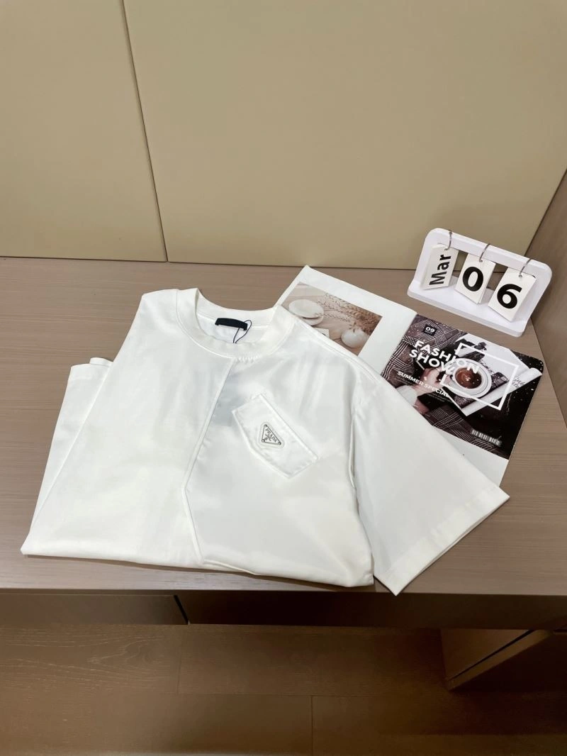 Prada T-Shirts Stylish 168605