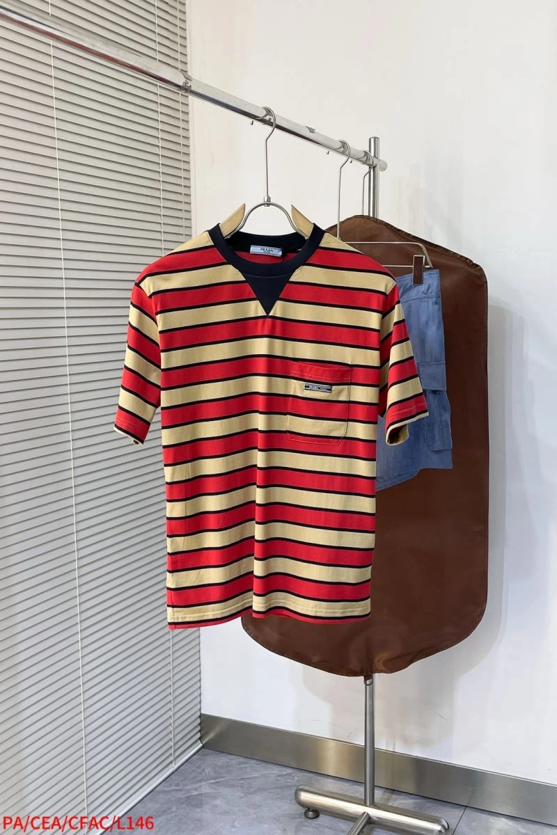 Prada T-Shirts Snug 168569