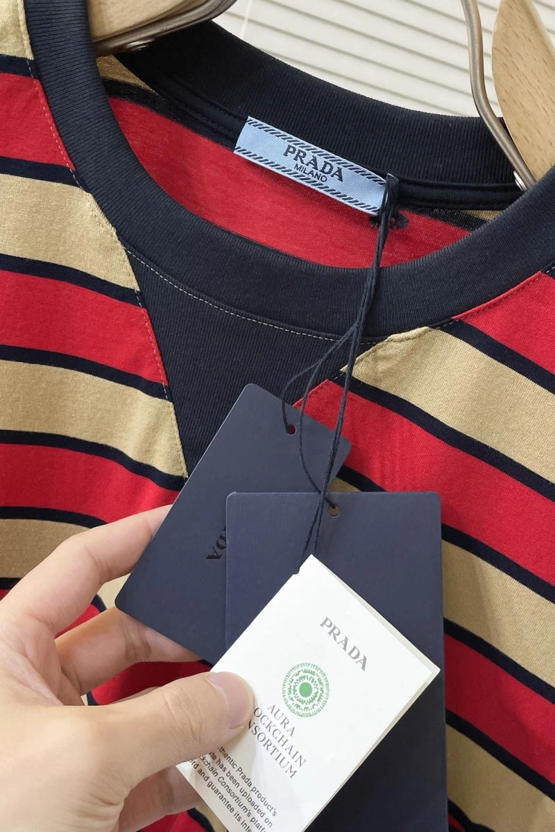 Prada T-Shirts Snug 168569