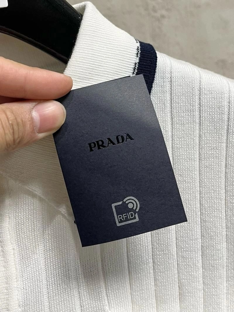 Premium Prada T-Shirts 168570