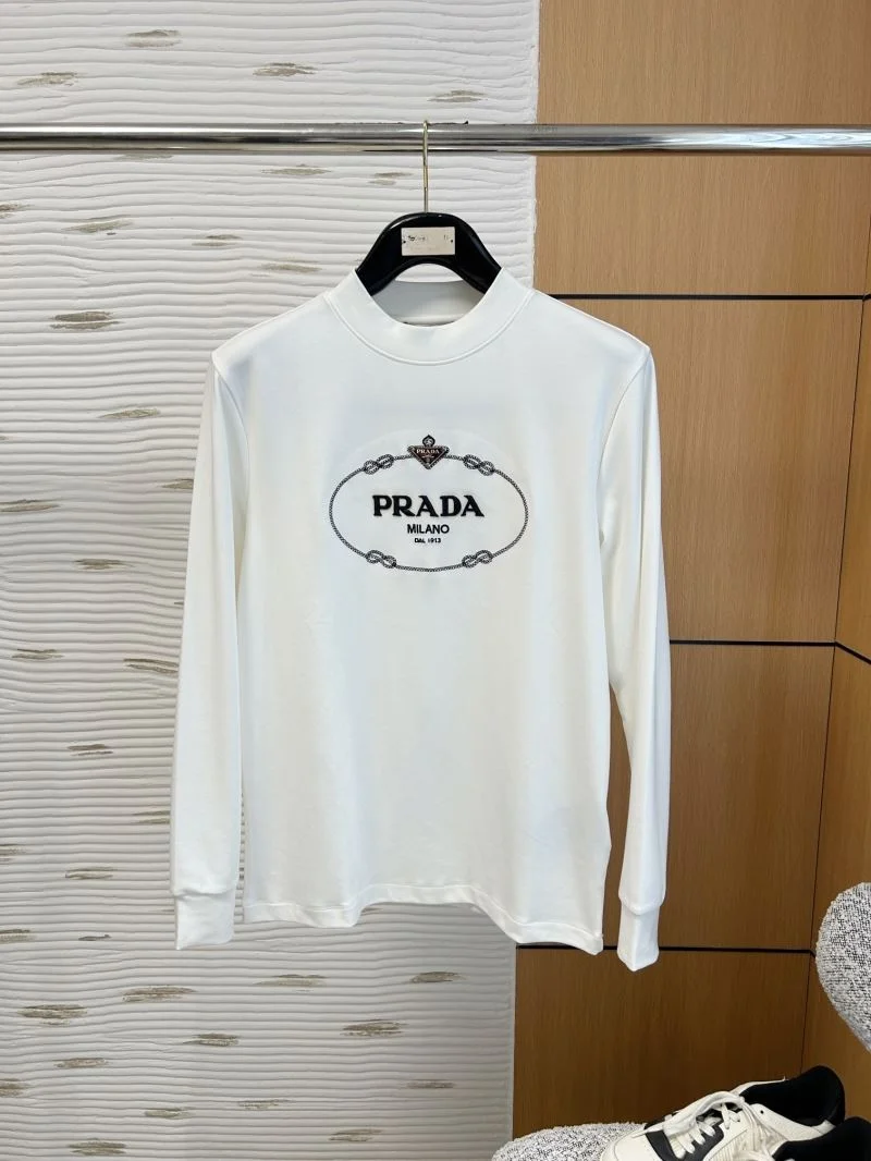Prada T-Shirts Sleek 168535