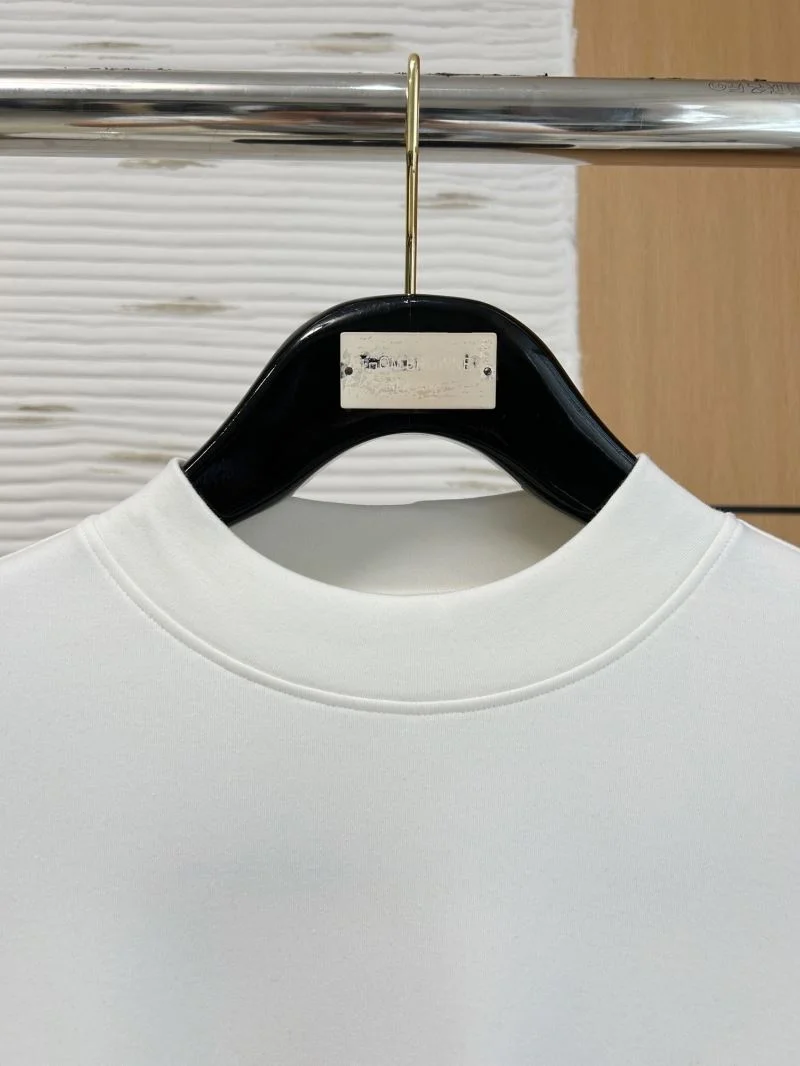 Prada T-Shirts Sleek 168535
