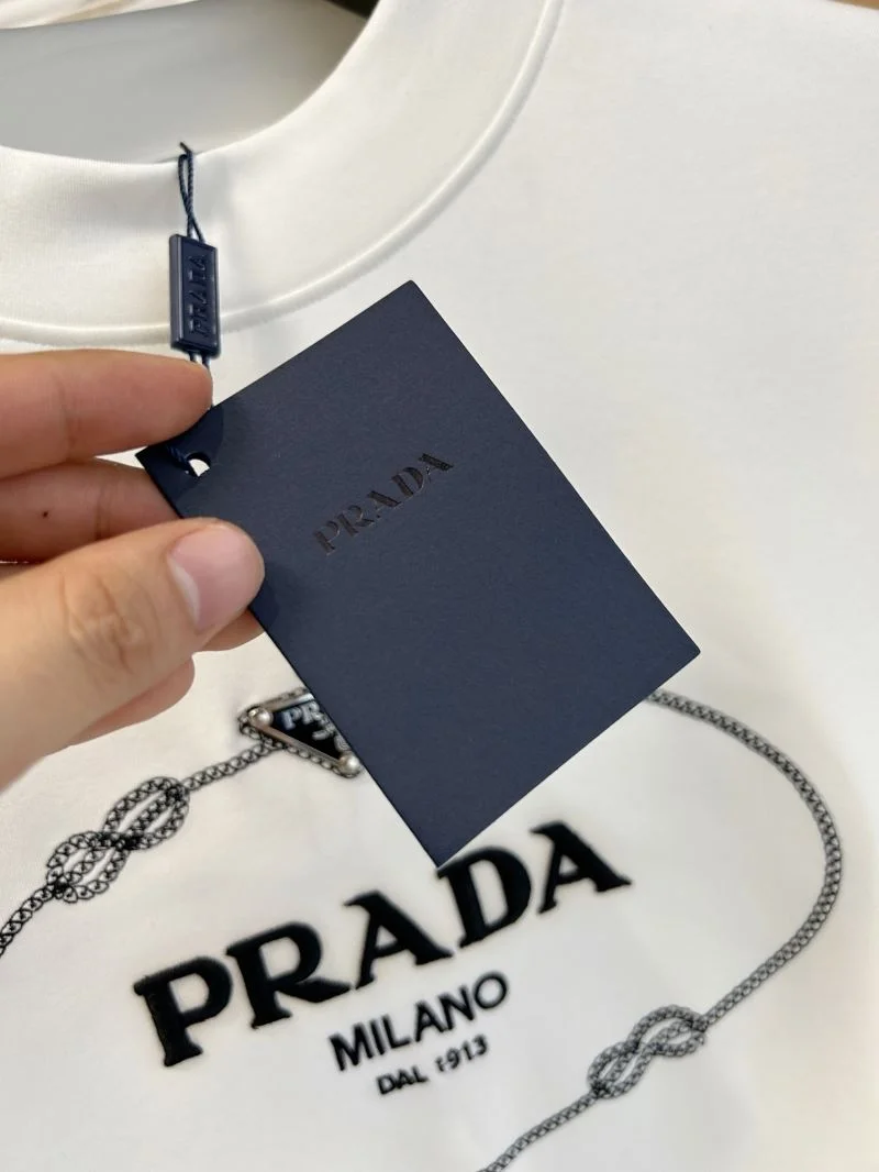 Prada T-Shirts Sleek 168535