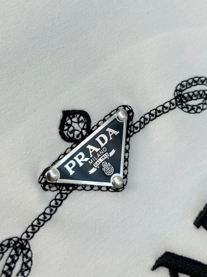 Prada T-Shirts Sleek 168535