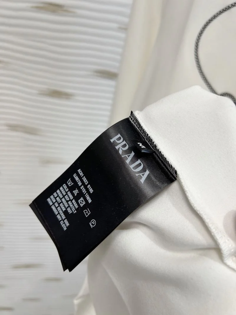 Prada T-Shirts Sleek 168535