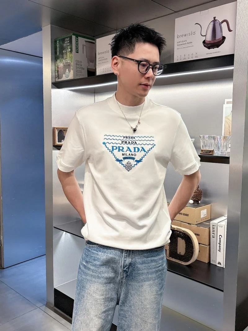 Minimalist Prada T-Shirts 168538