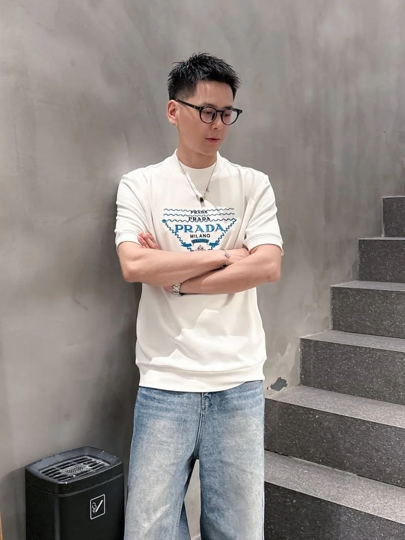 Minimalist Prada T-Shirts 168538