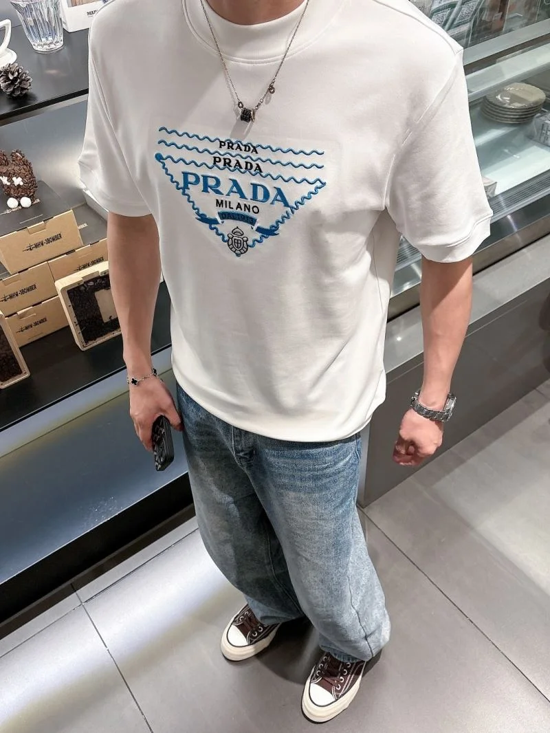 Minimalist Prada T-Shirts 168538