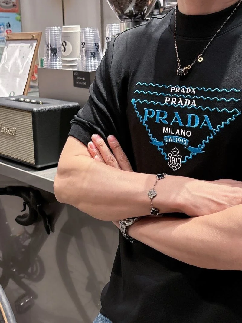 Unique Prada T-Shirts 168548