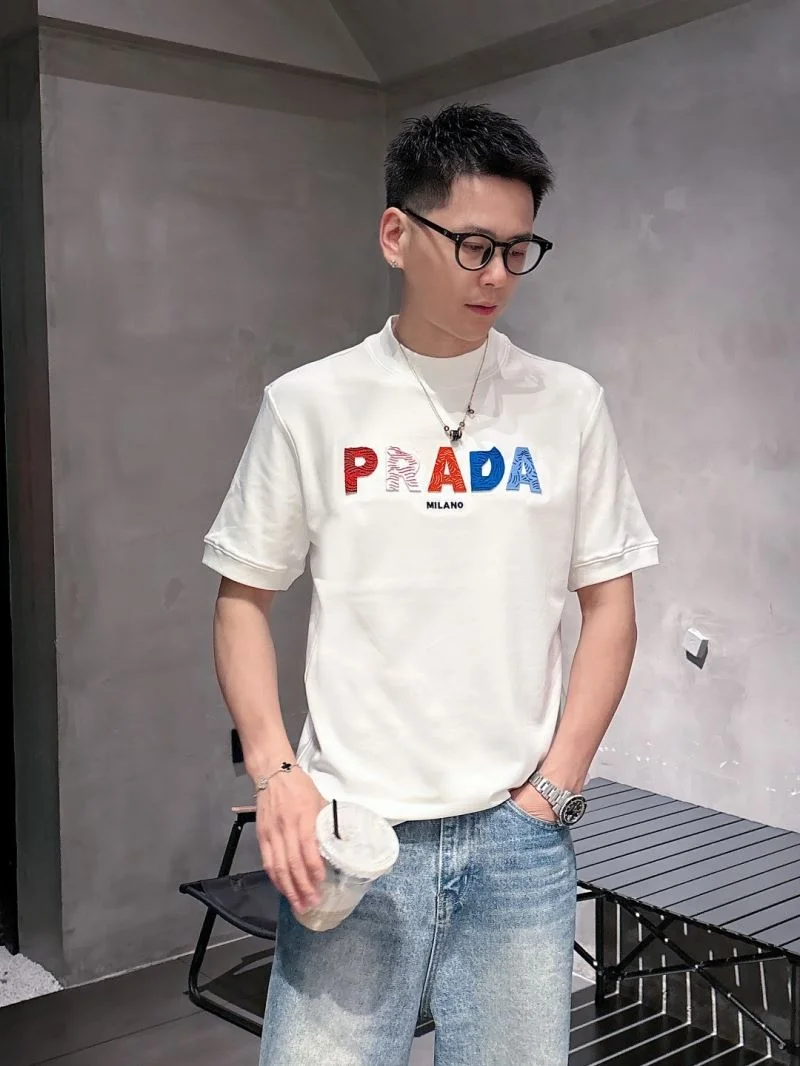 Prada T-Shirts Sleek 168546