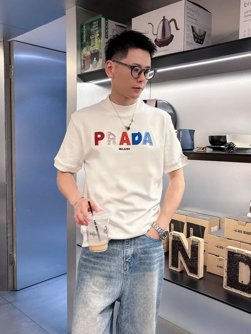 Prada T-Shirts Sleek 168546