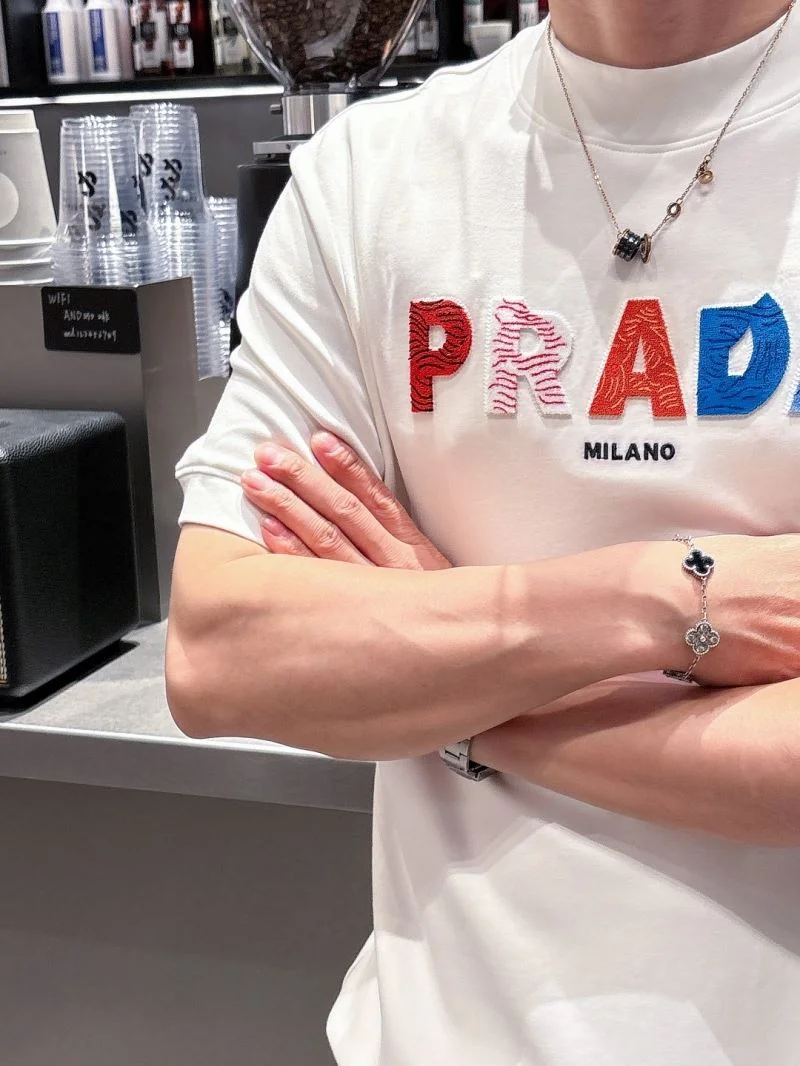 Prada T-Shirts Sleek 168546