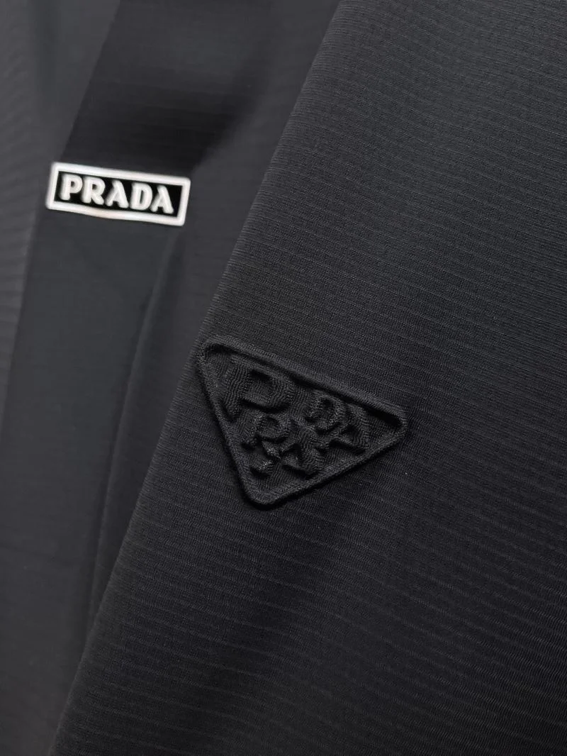 Unisex Prada T-Shirts 168525
