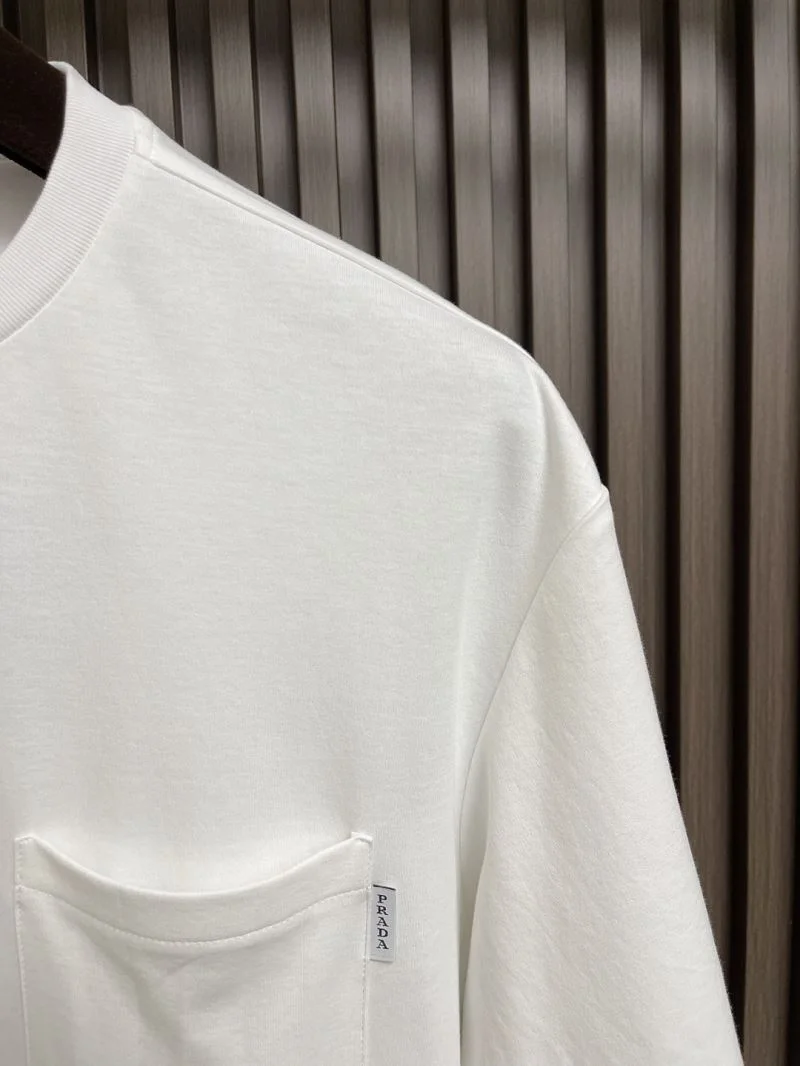 Refined Prada T-Shirts 168490