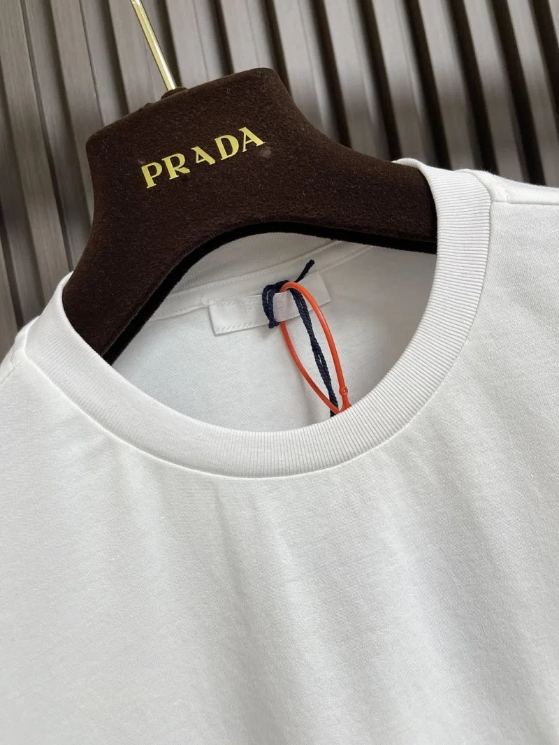 Refined Prada T-Shirts 168490