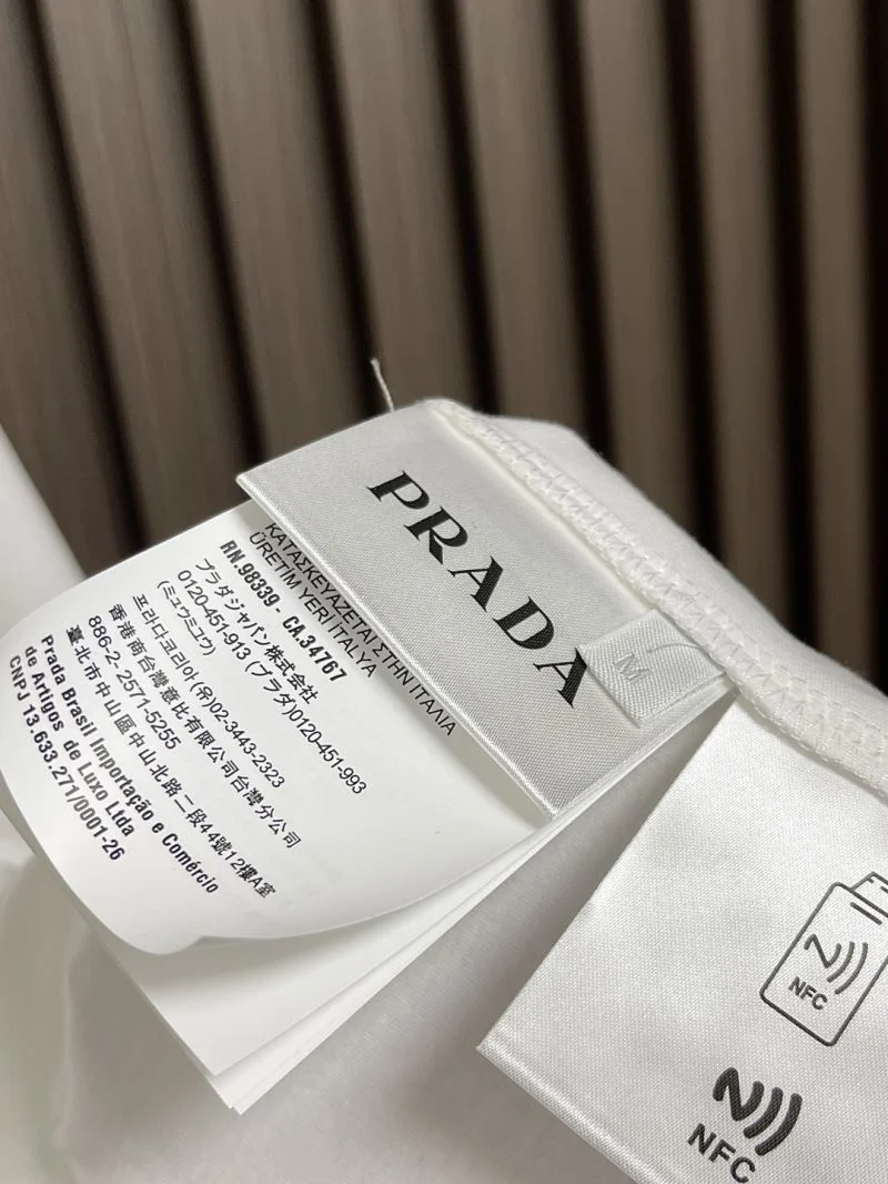 Refined Prada T-Shirts 168490