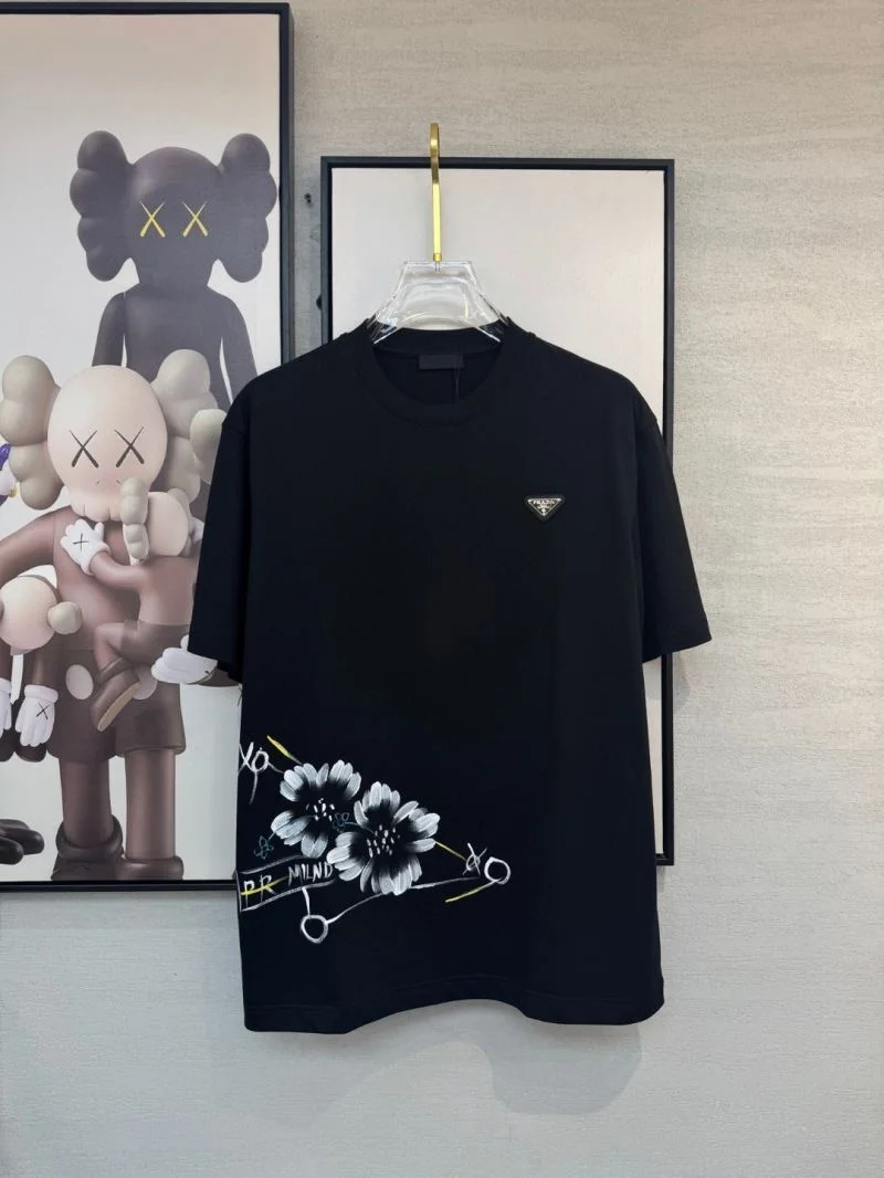 Versatile Prada T-Shirts 168477