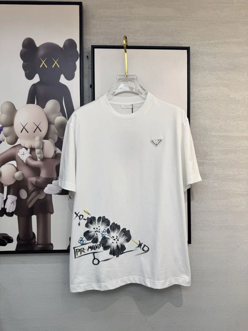 Versatile Prada T-Shirts 168477