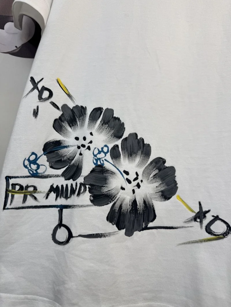 Versatile Prada T-Shirts 168477