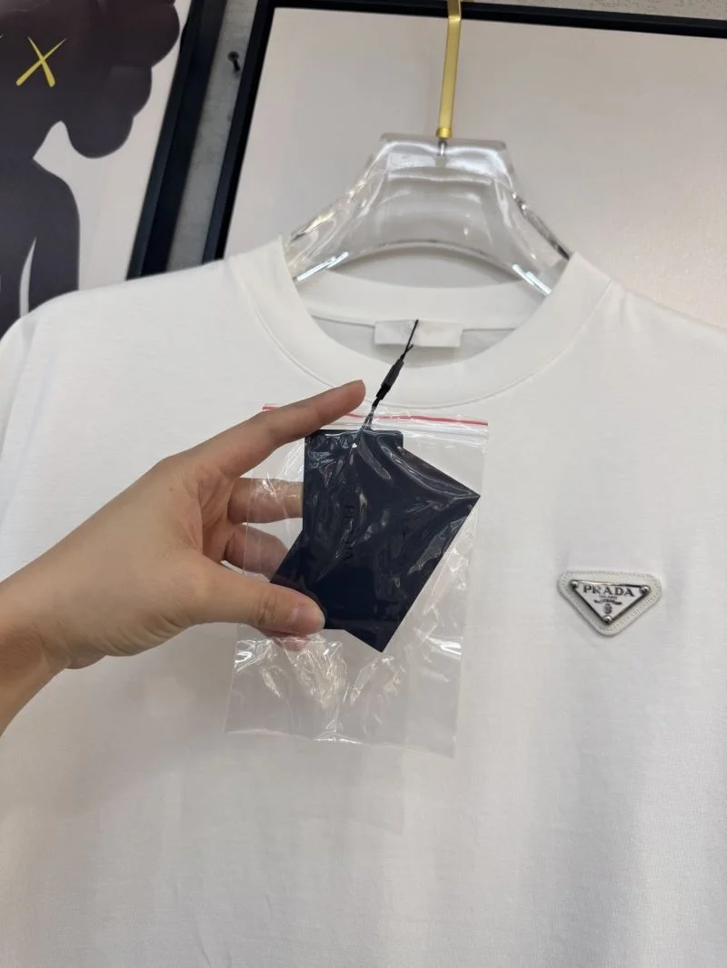 Versatile Prada T-Shirts 168477
