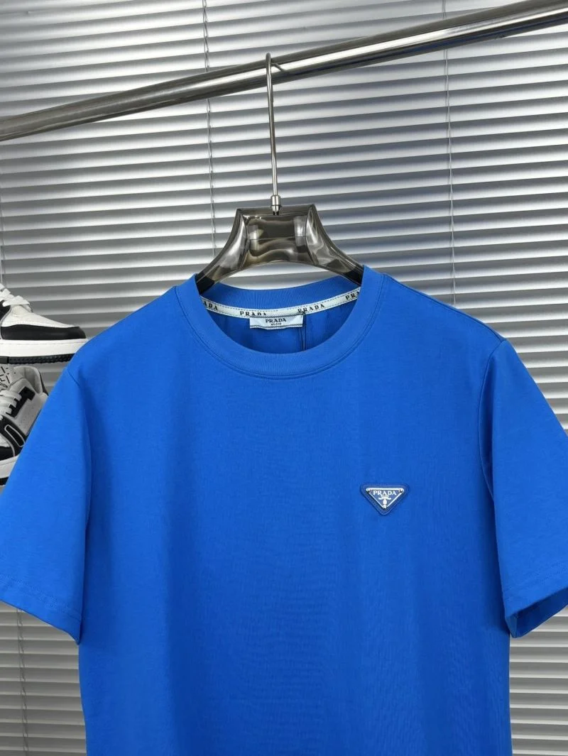 Prada T-Shirts Sleek 168442