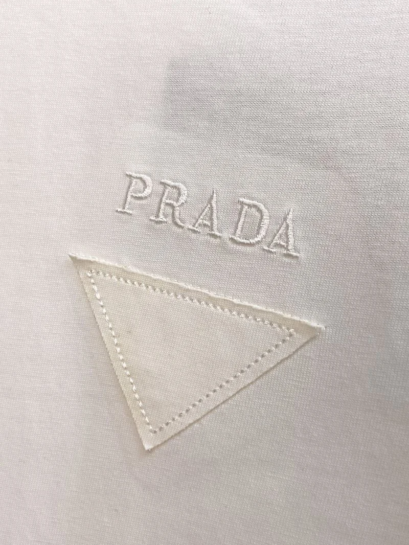 ModernLook Prada T-Shirts 168479