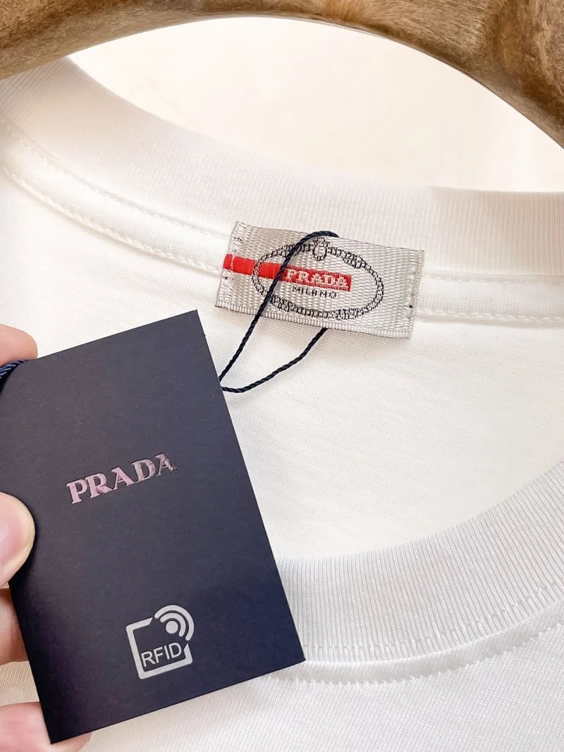 ModernLook Prada T-Shirts 168479