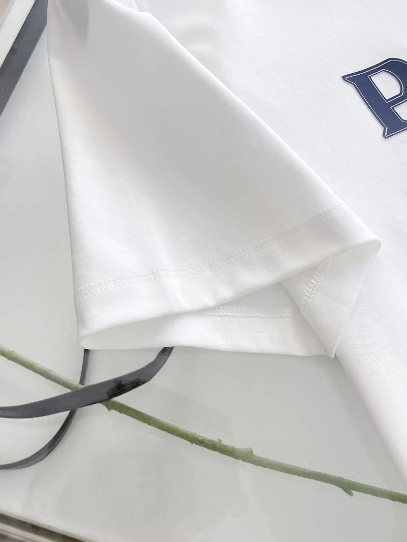 Refined Prada T-Shirts 168419
