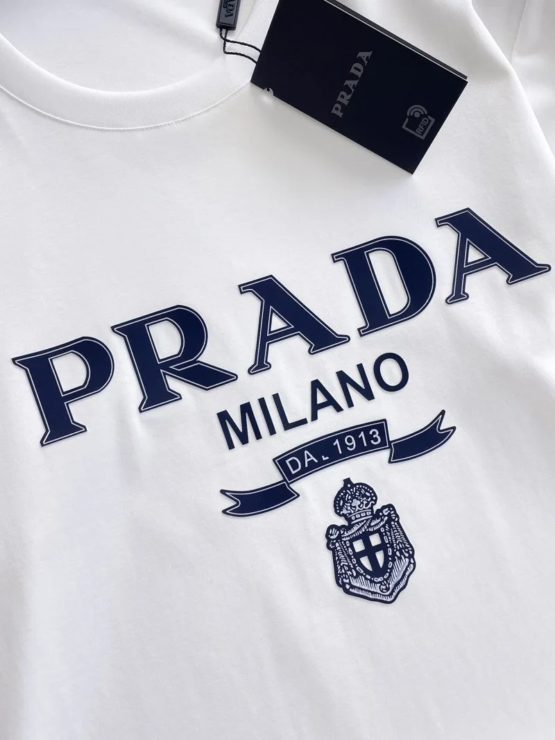 Refined Prada T-Shirts 168419