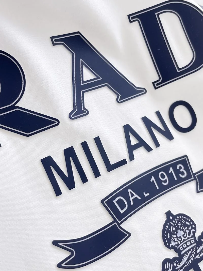 Refined Prada T-Shirts 168419