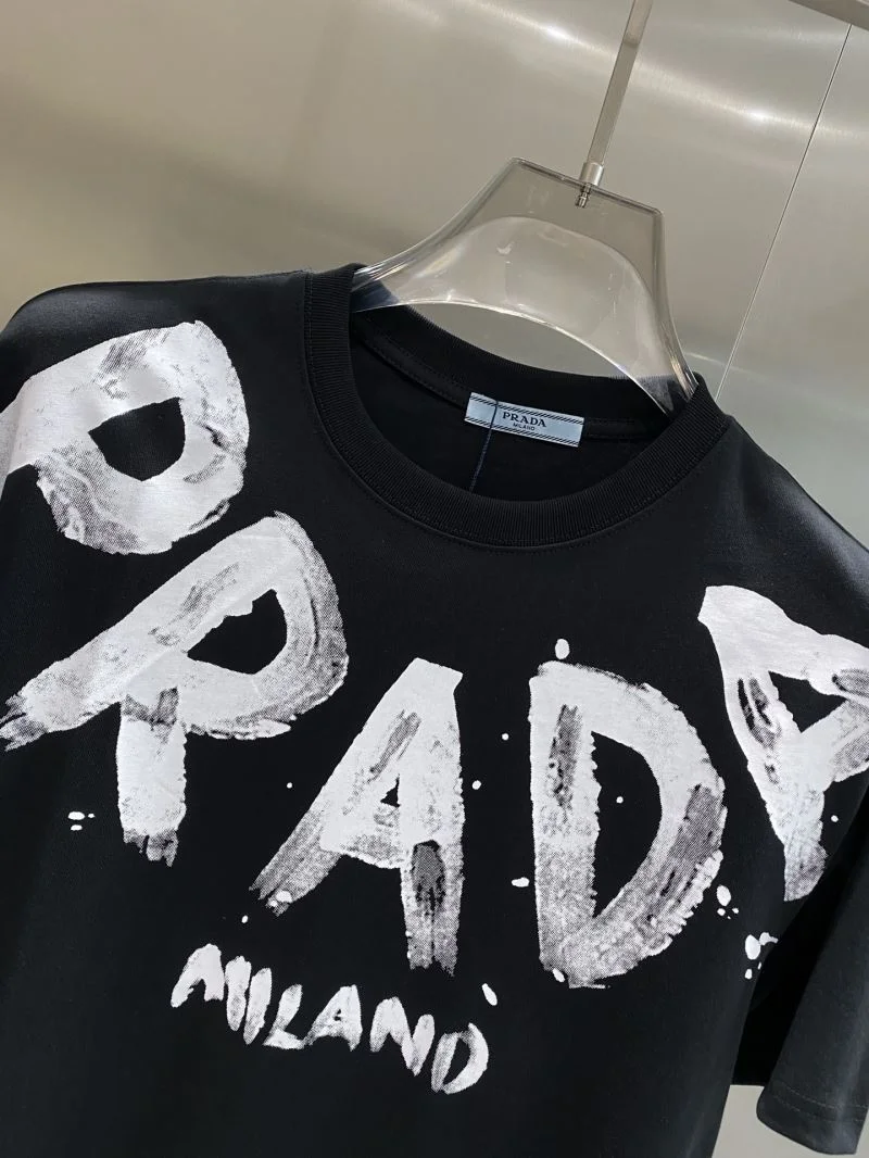 Trendsetting Prada T-Shirts 168387