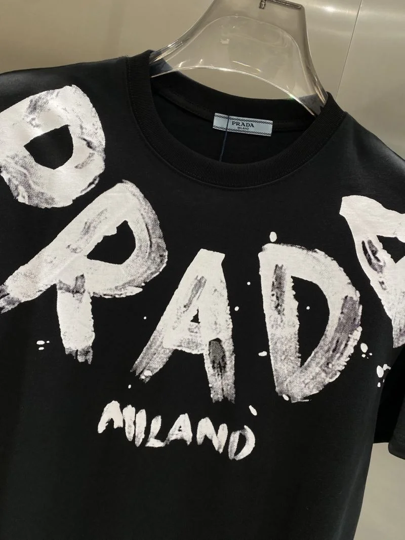 Trendsetting Prada T-Shirts 168387