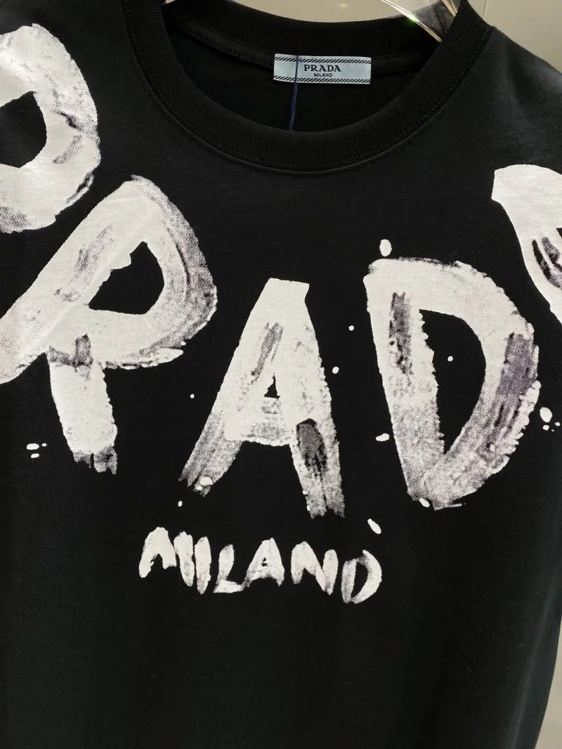 Trendsetting Prada T-Shirts 168387