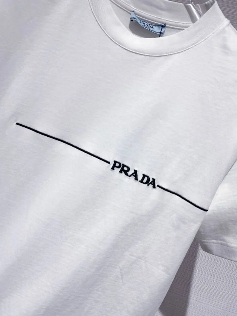 Prada T-Shirts Sleek 168393