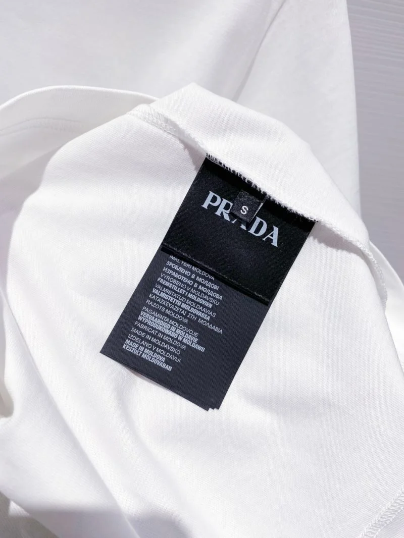 Prada T-Shirts Sleek 168393