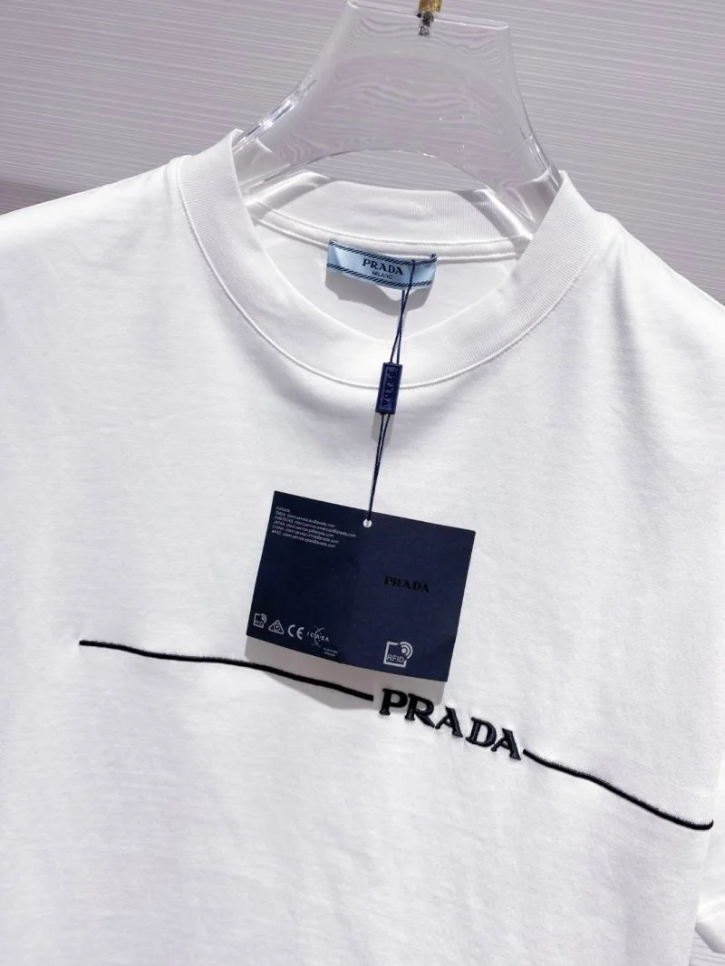 Prada T-Shirts Sleek 168393