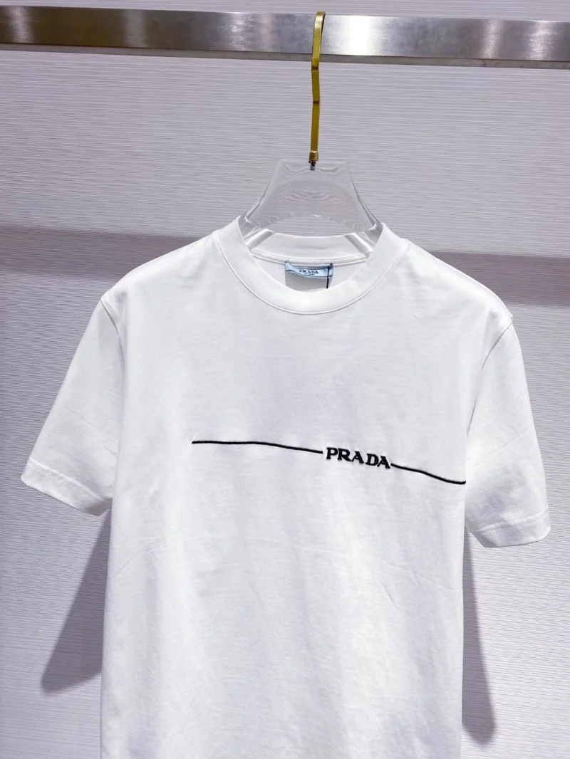 Prada T-Shirts Sleek 168393