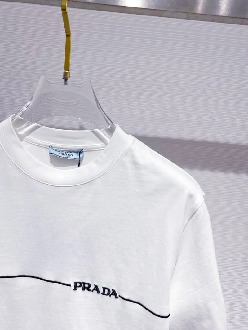Prada T-Shirts Sleek 168393