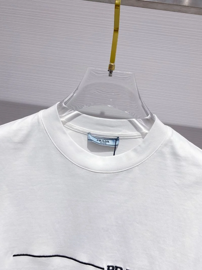 Prada T-Shirts Sleek 168393