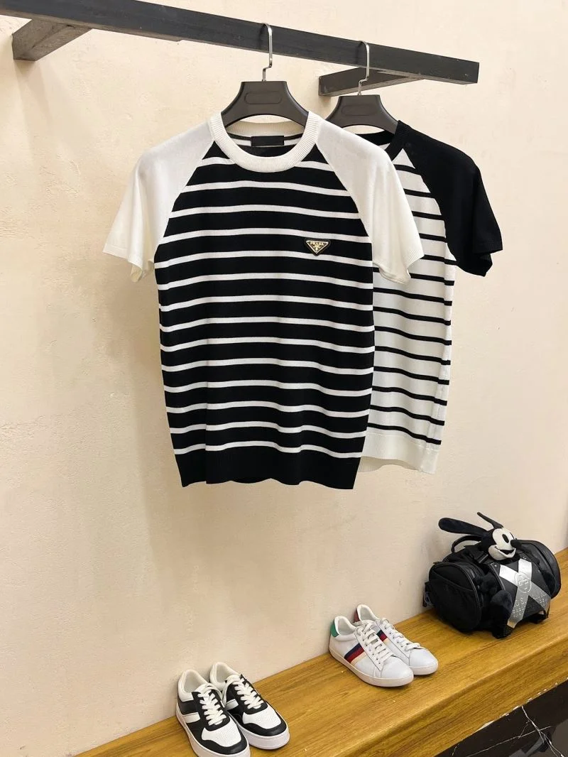 Youthful Prada T-Shirts 168352
