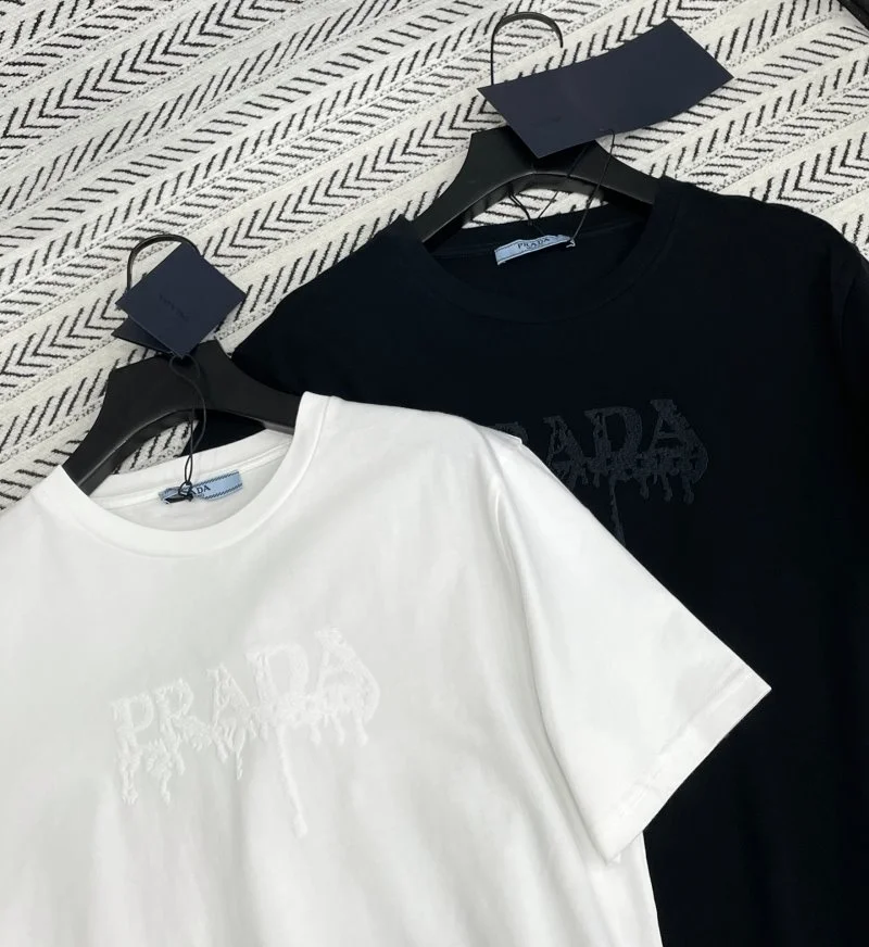 Classic Prada T-Shirts 166298