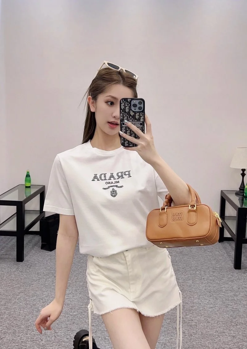 Effortless Prada T-Shirts 166292