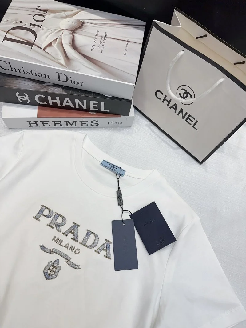Effortless Prada T-Shirts 166292