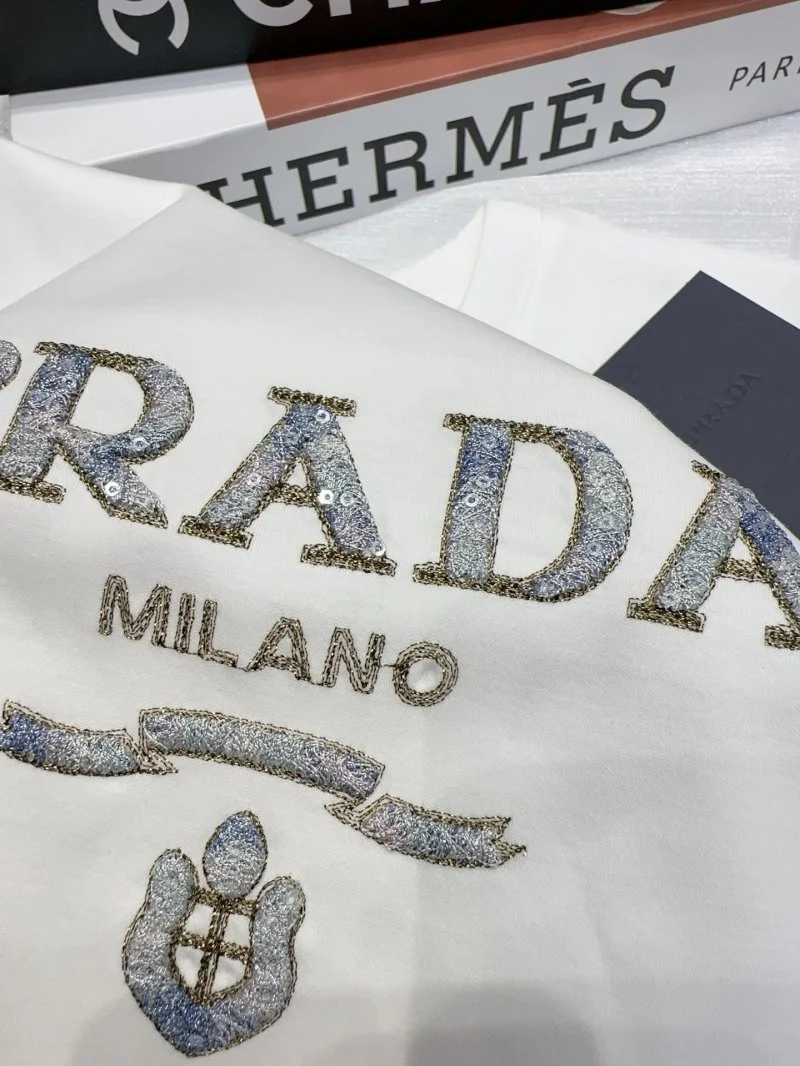 Effortless Prada T-Shirts 166292