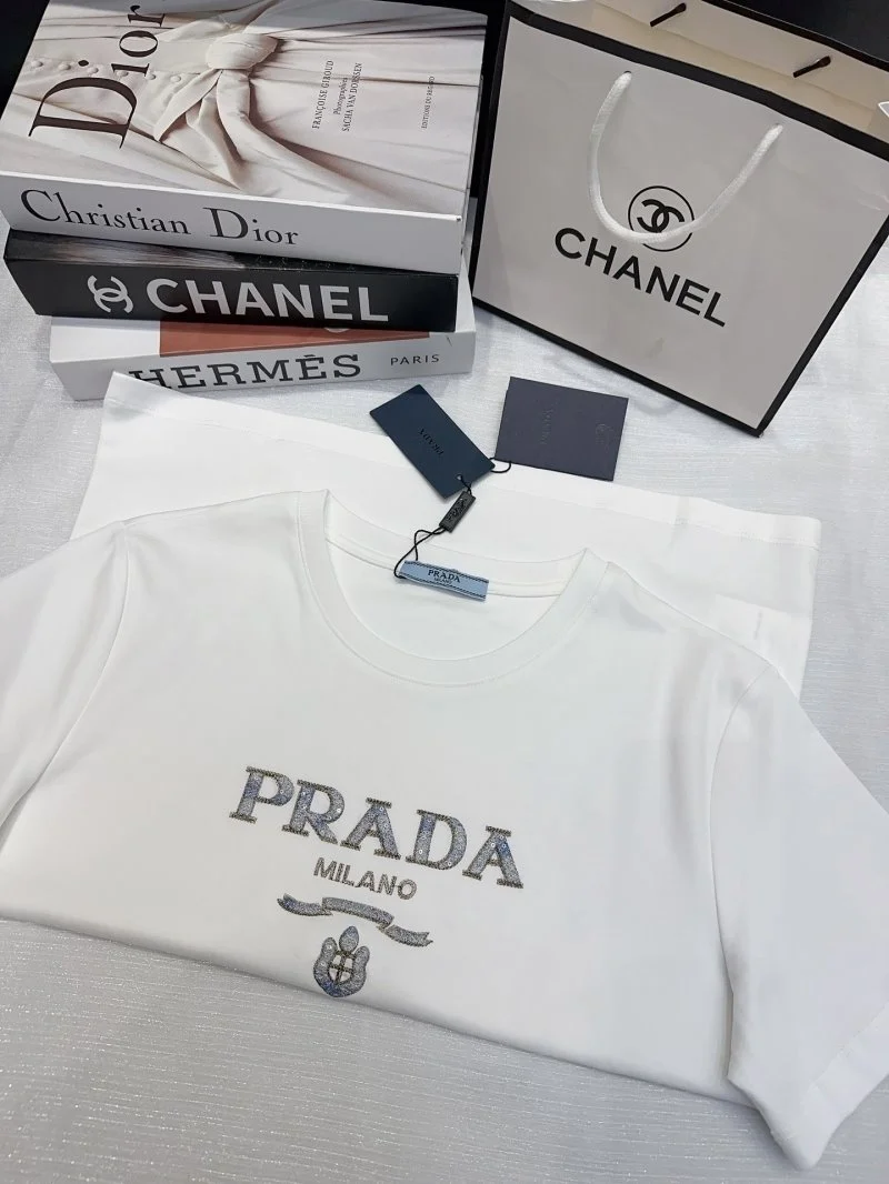 Effortless Prada T-Shirts 166292