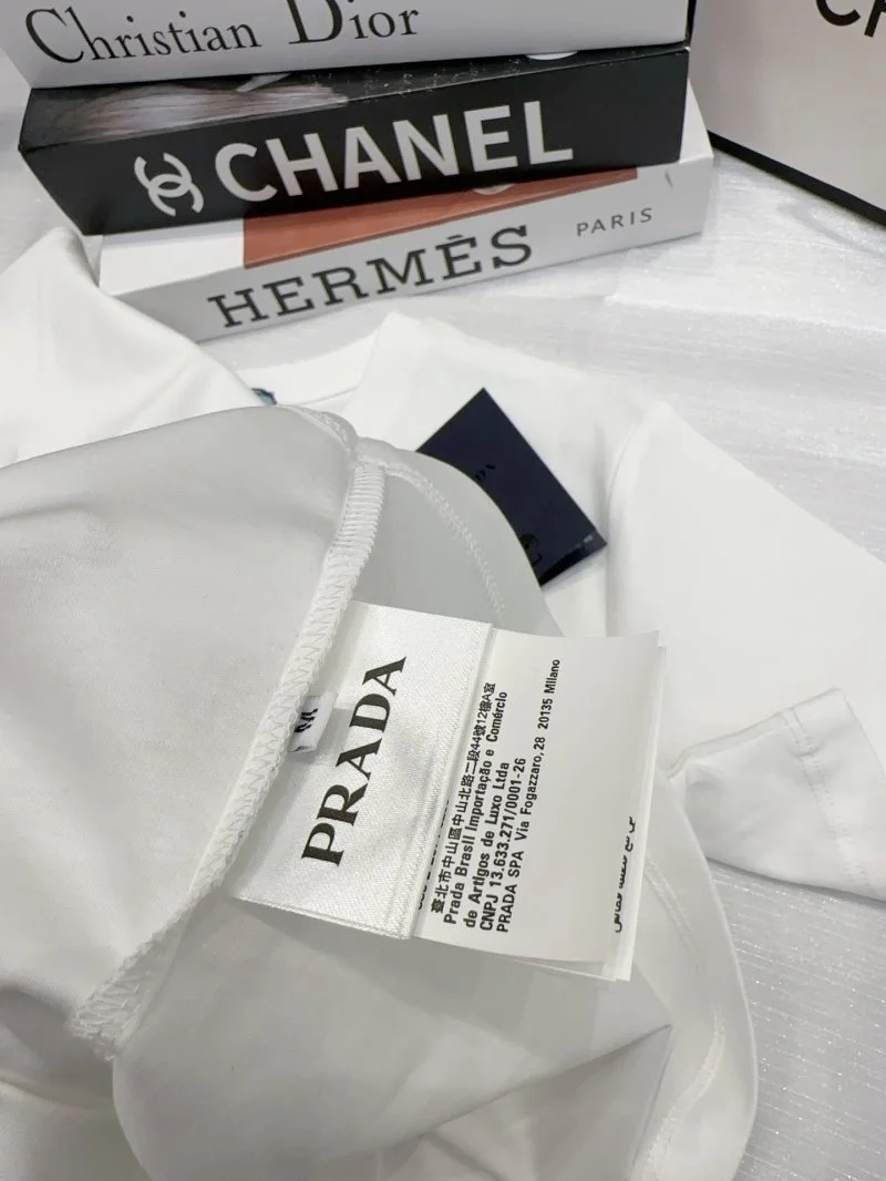 Effortless Prada T-Shirts 166292