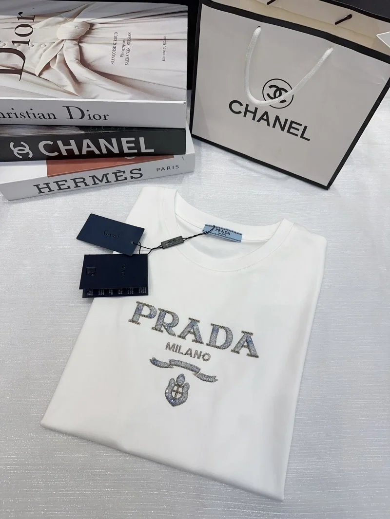 Effortless Prada T-Shirts 166292