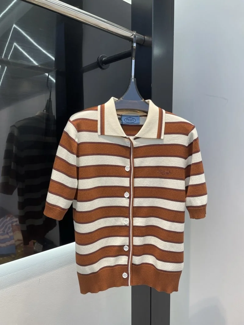 Elegant Prada T-Shirts 166362