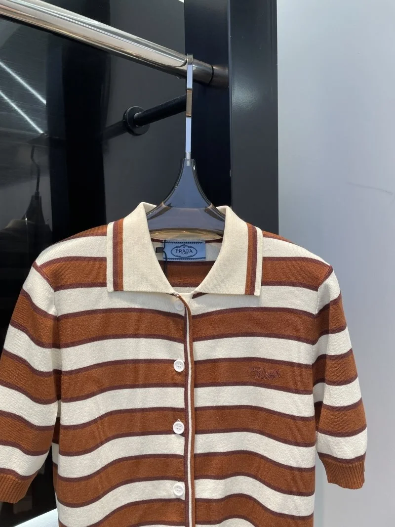 Elegant Prada T-Shirts 166362